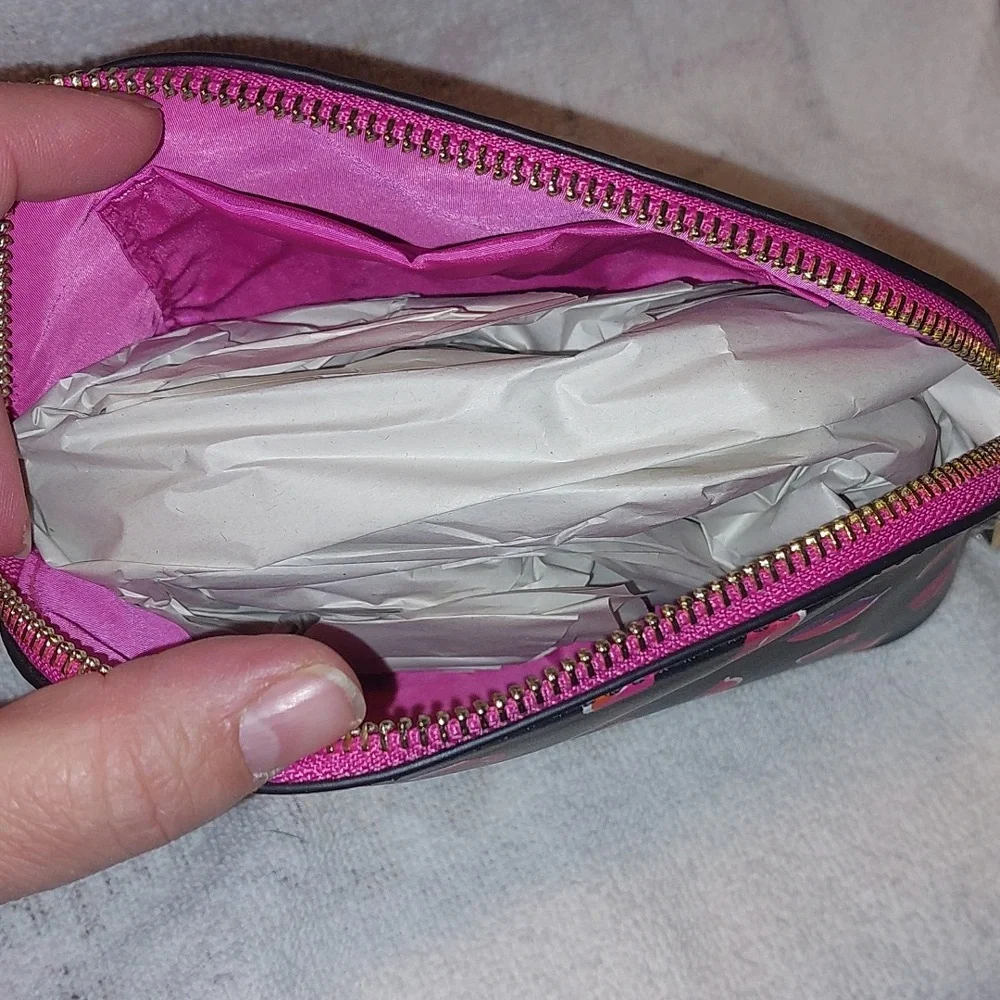 Torrid Lips Pink &  Red Makeup Bag NWT - Picture 7 of 11